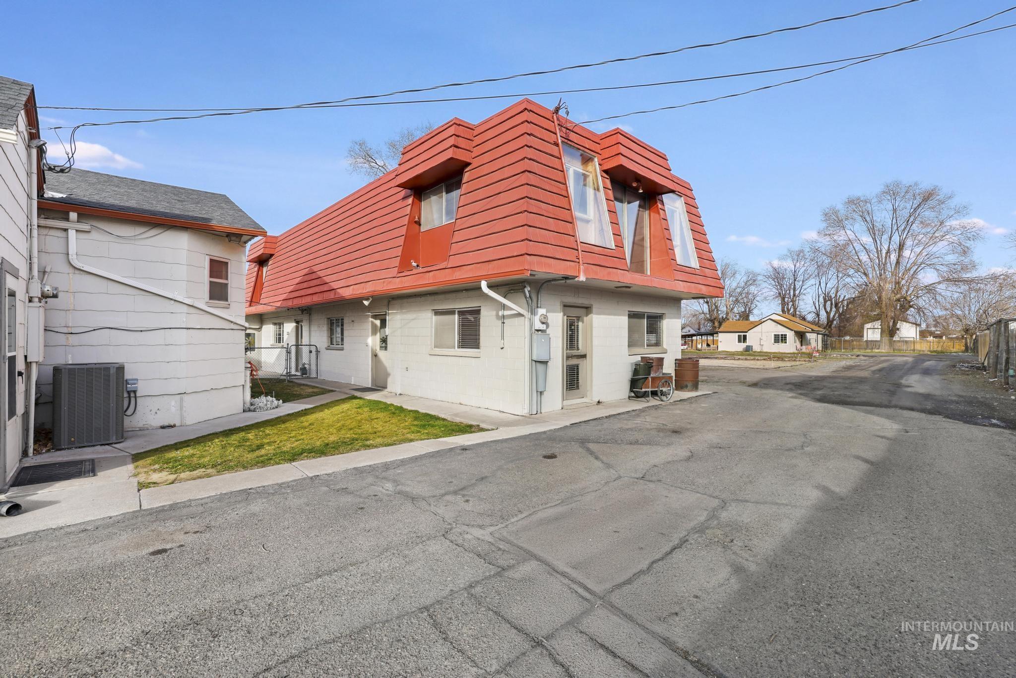 320 Locust St, Twin Falls, Idaho 83301, 4 Bedrooms, 2 Bathrooms, Residential For Sale, Price $329,900, 98976097