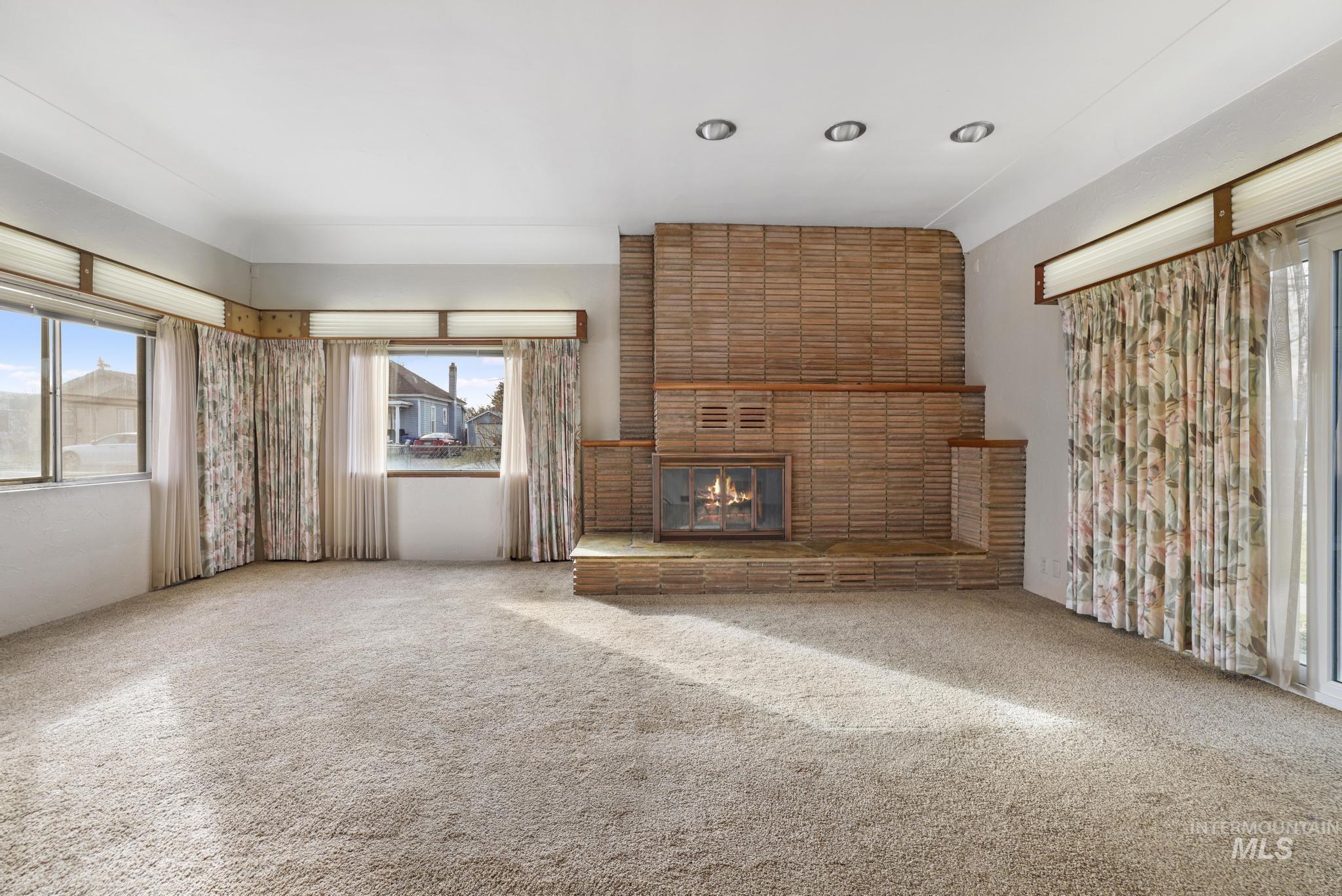 320 Locust St, Twin Falls, Idaho 83301, 4 Bedrooms, 2 Bathrooms, Residential For Sale, Price $329,900, 98976097