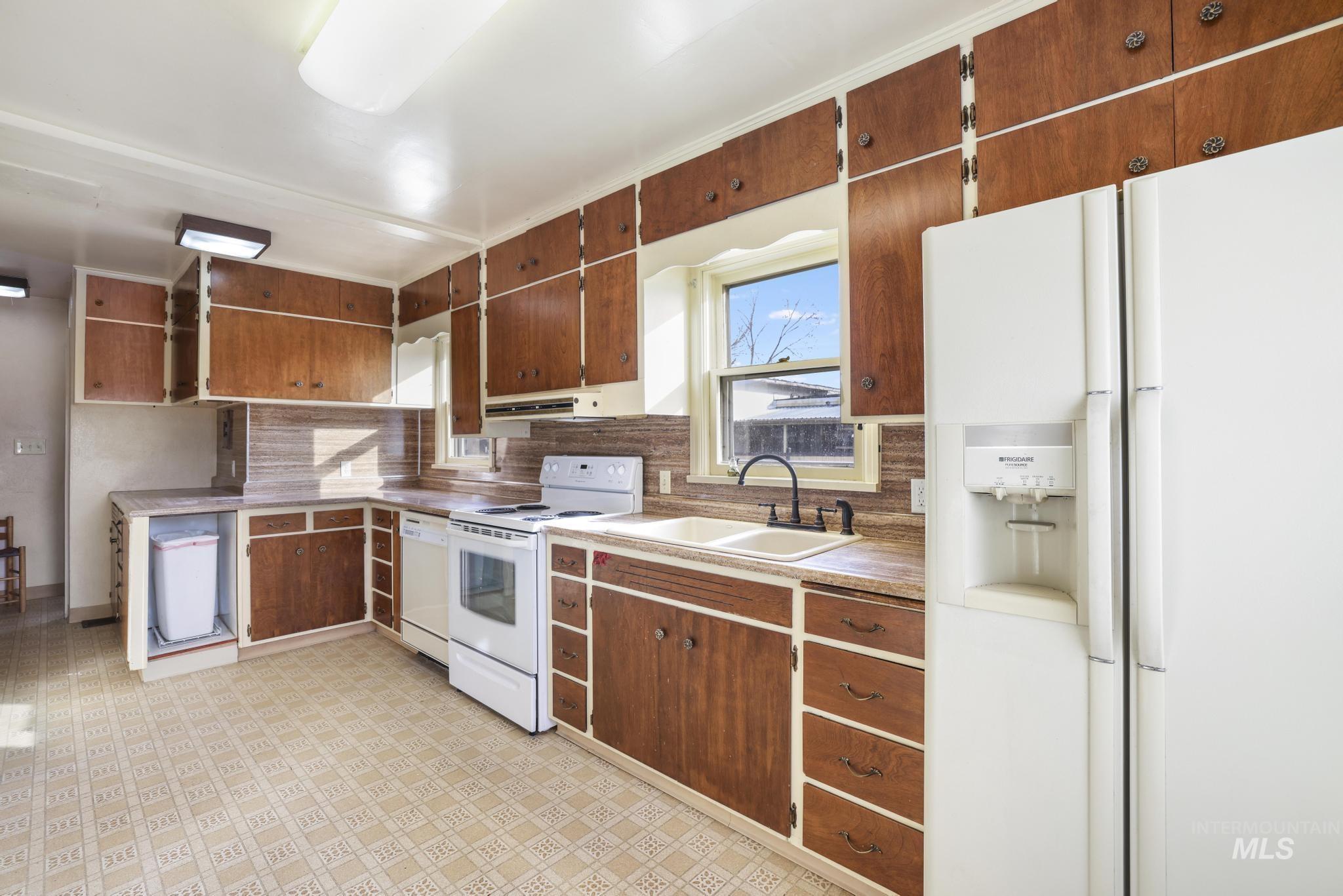 320 Locust St, Twin Falls, Idaho 83301, 4 Bedrooms, 2 Bathrooms, Residential For Sale, Price $329,900, 98976097