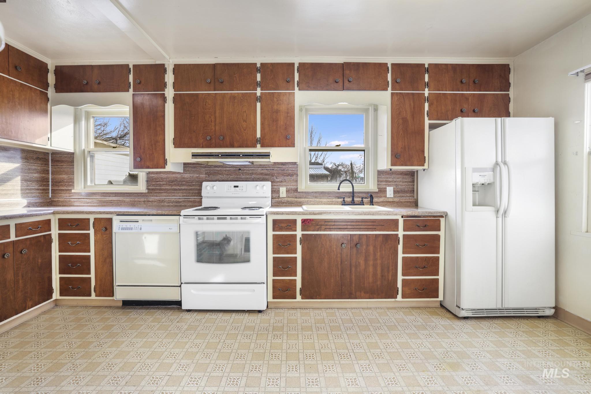 320 Locust St, Twin Falls, Idaho 83301, 4 Bedrooms, 2 Bathrooms, Residential For Sale, Price $329,900, 98976097