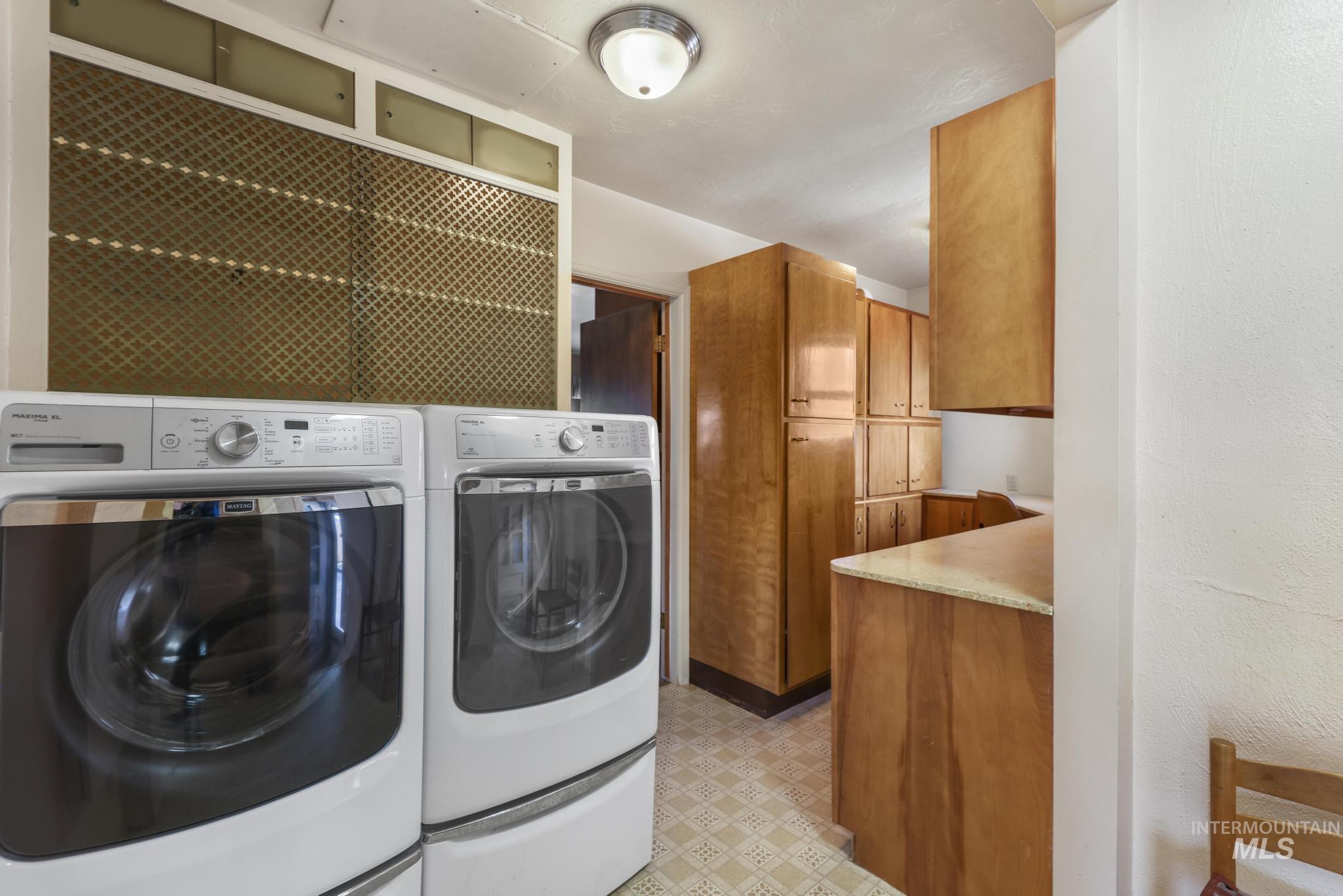 320 Locust St, Twin Falls, Idaho 83301, 4 Bedrooms, 2 Bathrooms, Residential For Sale, Price $329,900, 98976097