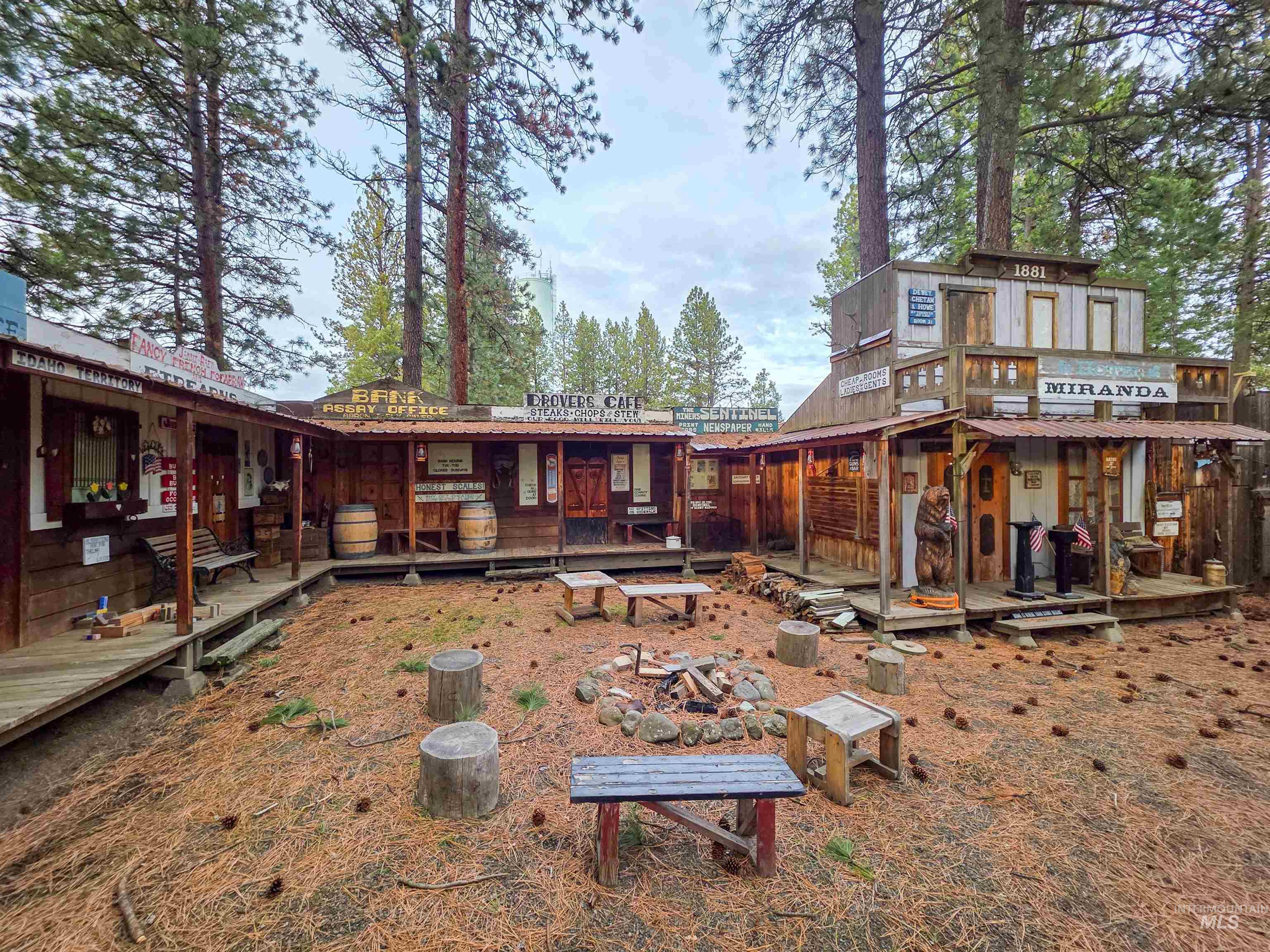 813 Camas Drive, Winchester, Idaho 83555, 4 Bedrooms, 3 Bathrooms, Residential For Sale, Price $549,999,MLS 98976098