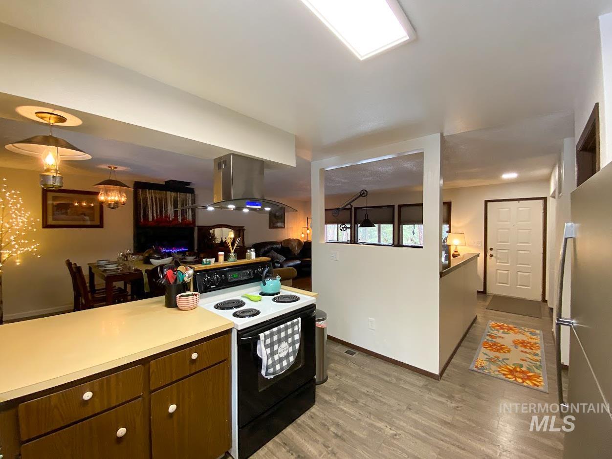 813 Camas Drive, Winchester, Idaho 83555, 4 Bedrooms, 3 Bathrooms, Residential For Sale, Price $499,000, 98976098