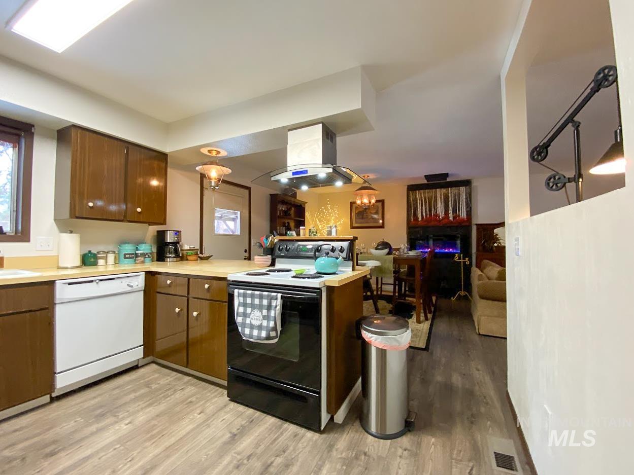 813 Camas Drive, Winchester, Idaho 83555, 4 Bedrooms, 3 Bathrooms, Residential For Sale, Price $549,999,MLS 98976098