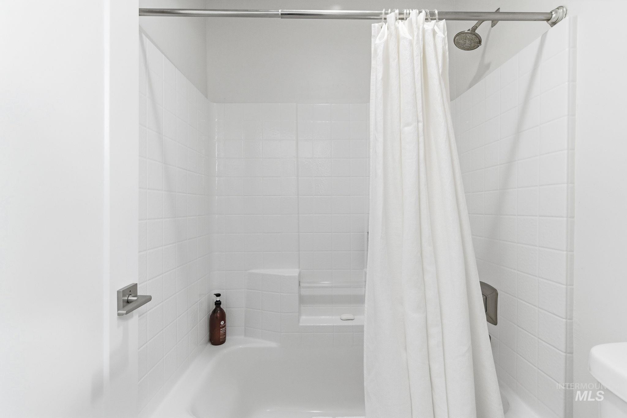 5056 N Alworth St, Garden City, Idaho 83714, 3 Bedrooms, 2.5 Bathrooms, Residential For Sale, Price $475,000, 98976102