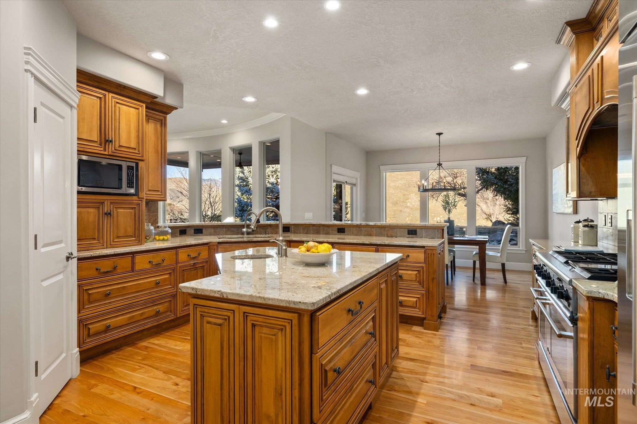 5014 N Arrow Crest Way, Boise, Idaho 83703, 3 Bedrooms, 2.5 Bathrooms, Residential For Sale, Price $1,175,000, 98976106