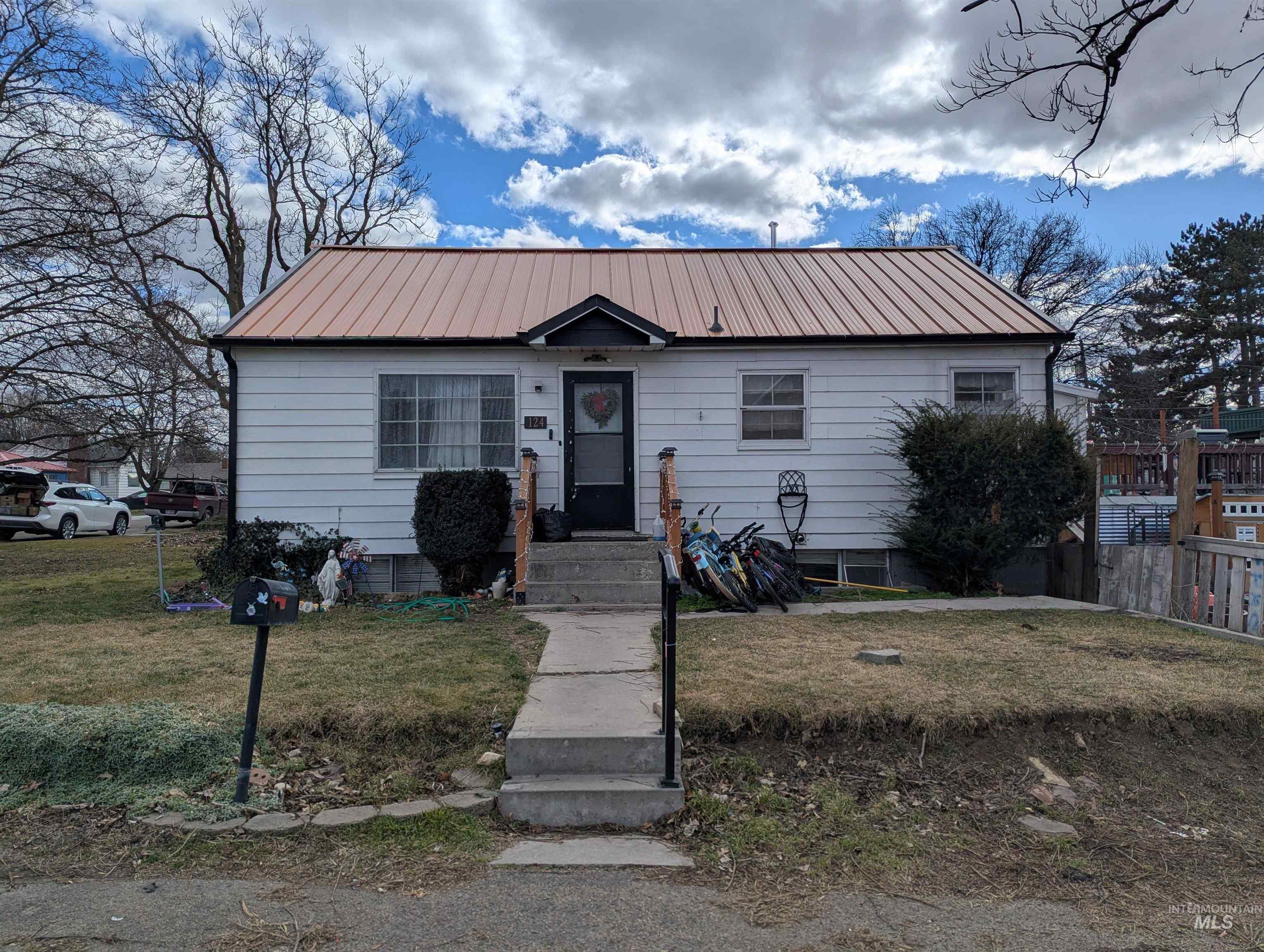 124 Halstead St, Caldwell, Idaho 83605, 3 Bedrooms, 2 Bathrooms, Residential For Sale, Price $325,000, 98976107