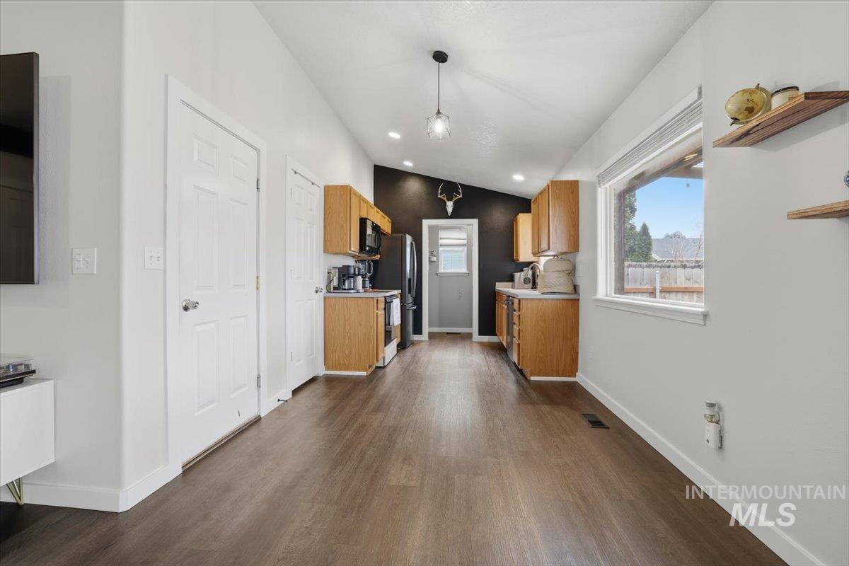 2613 S Canyon St, Nampa, Idaho 83686, 3 Bedrooms, 2 Bathrooms, Residential For Sale, Price $379,900, 98976110