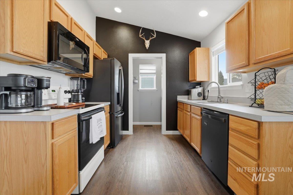 2613 S Canyon St, Nampa, Idaho 83686, 3 Bedrooms, 2 Bathrooms, Residential For Sale, Price $379,900, 98976110