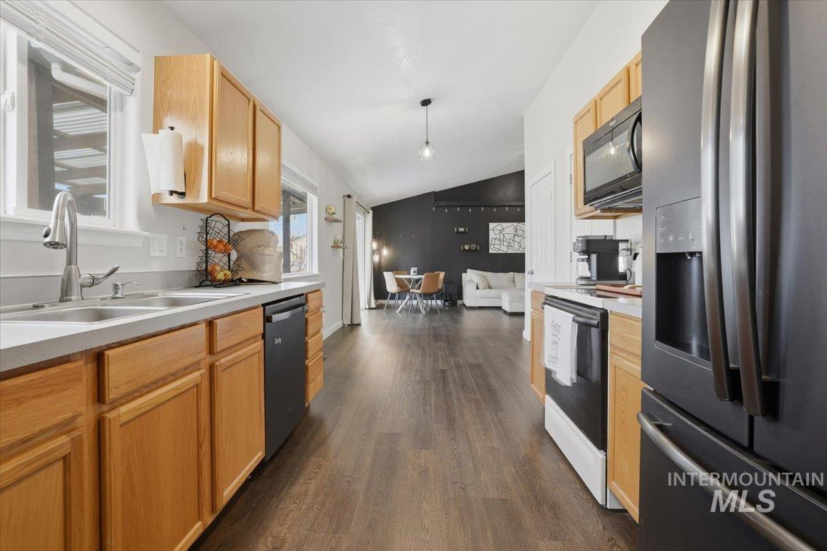 2613 S Canyon St, Nampa, Idaho 83686, 3 Bedrooms, 2 Bathrooms, Residential For Sale, Price $379,900, 98976110