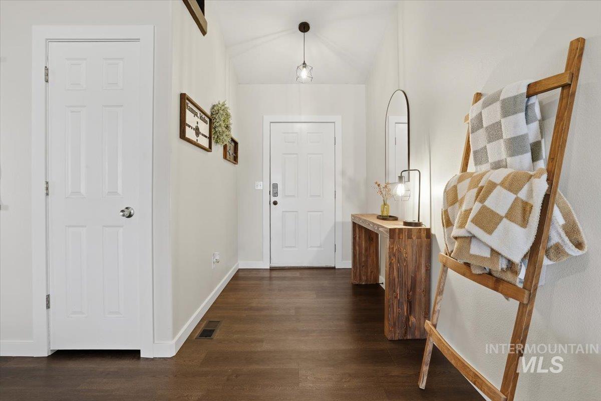 2613 S Canyon St, Nampa, Idaho 83686, 3 Bedrooms, 2 Bathrooms, Residential For Sale, Price $379,900, 98976110