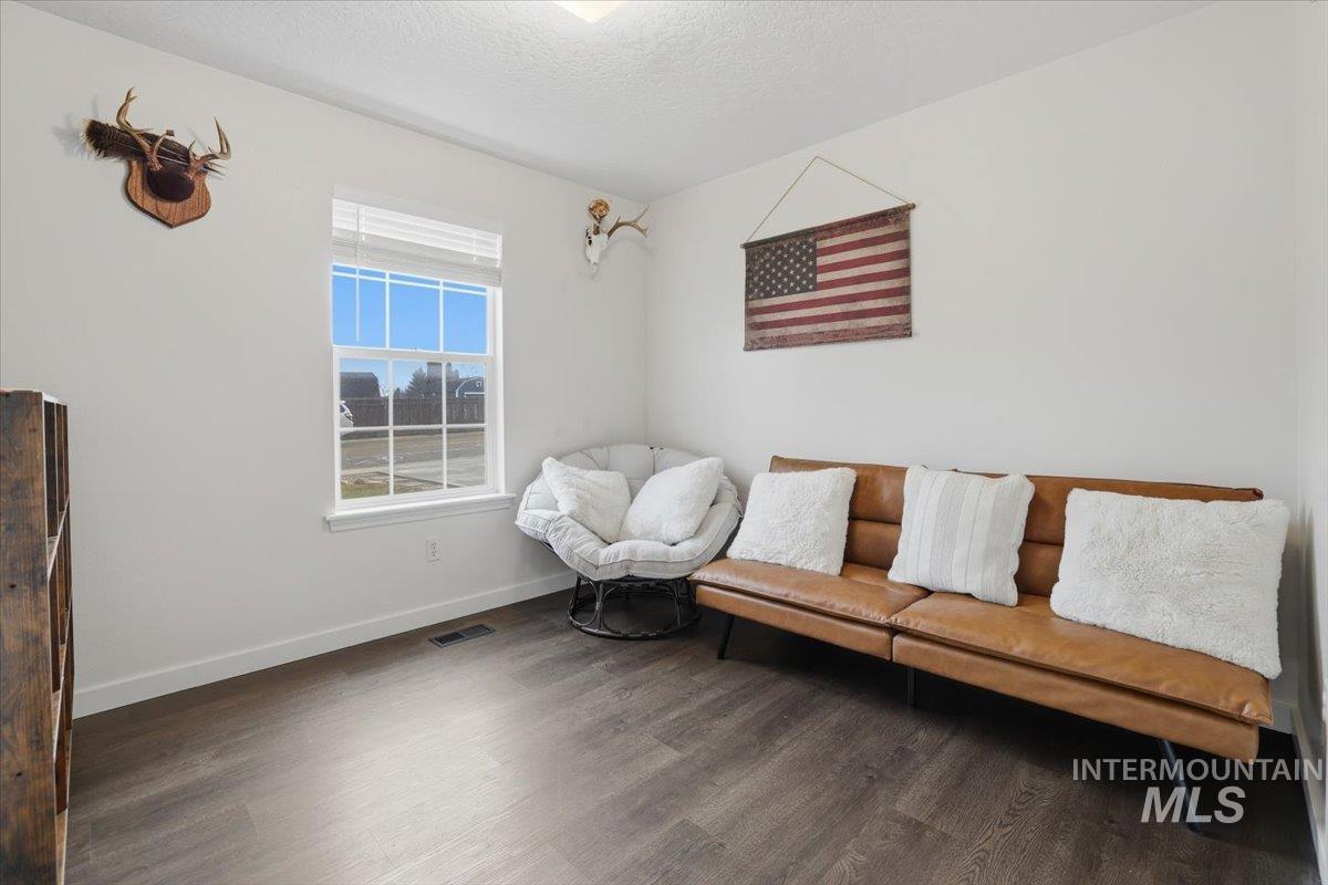 2613 S Canyon St, Nampa, Idaho 83686, 3 Bedrooms, 2 Bathrooms, Residential For Sale, Price $379,900, 98976110