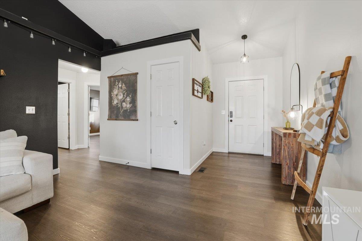 2613 S Canyon St, Nampa, Idaho 83686, 3 Bedrooms, 2 Bathrooms, Residential For Sale, Price $379,900, 98976110