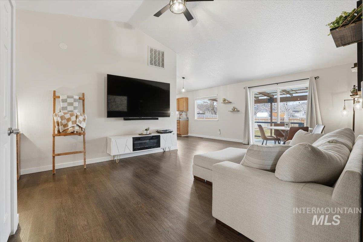 2613 S Canyon St, Nampa, Idaho 83686, 3 Bedrooms, 2 Bathrooms, Residential For Sale, Price $379,900, 98976110