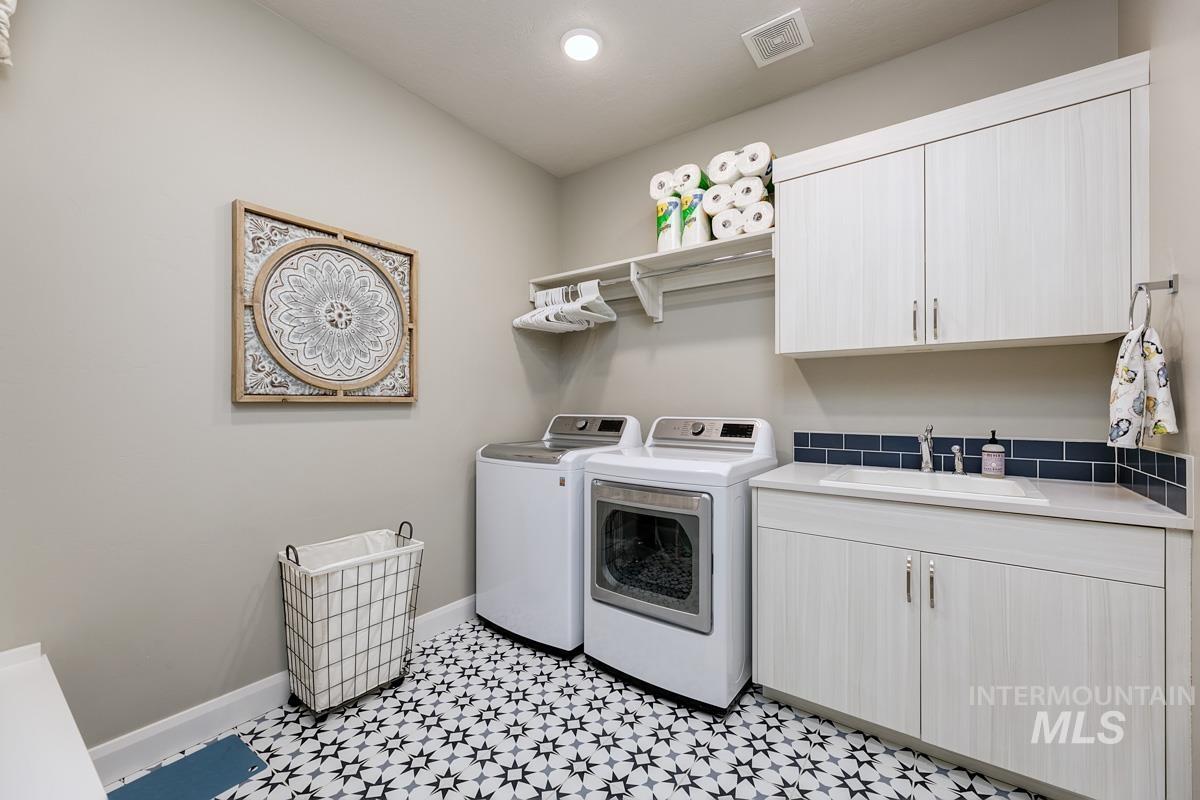 2406 W Herron Ridge Drive, Nampa, Idaho 83686, 3 Bedrooms, 2 Bathrooms, Residential For Sale, Price $515,121,MLS 98976111