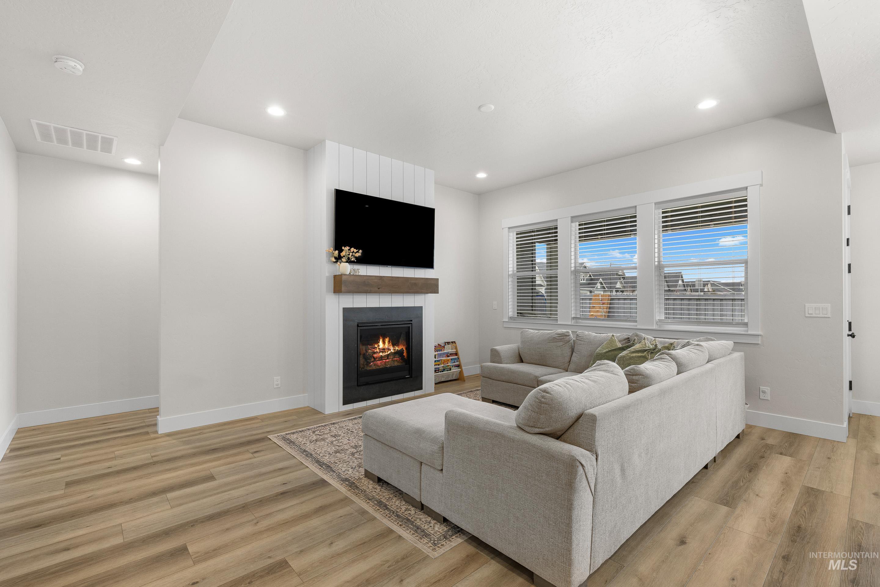 18285 N Arch Haven Way, Nampa, Idaho 83687, 3 Bedrooms, 2 Bathrooms, Residential For Sale, Price $474,900,MLS 98976114