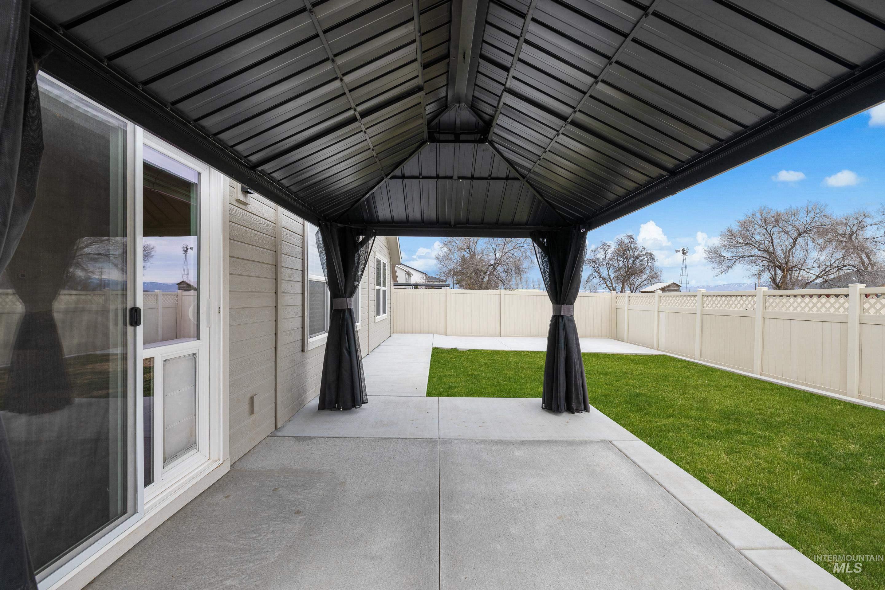 2976 N Rapid Creek Pl, Kuna, Idaho 83634-1692, 4 Bedrooms, 2 Bathrooms, Residential For Sale, Price $489,900,MLS 98976119