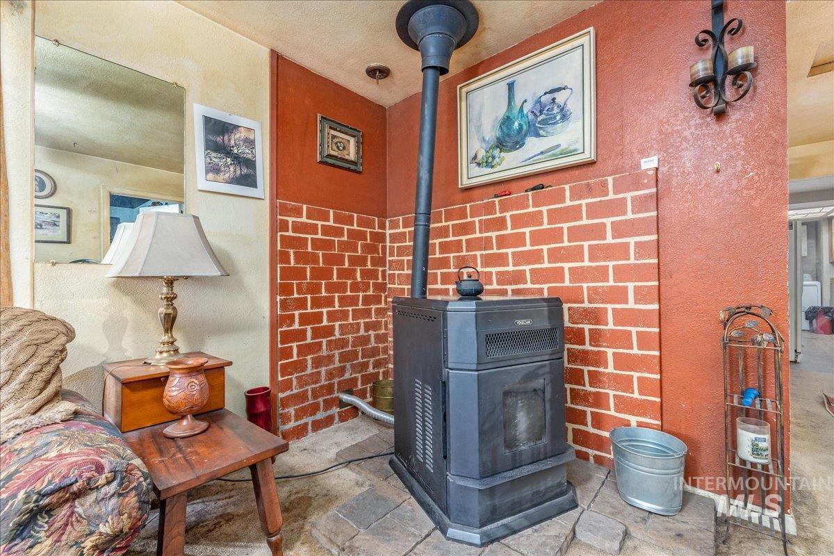 432 E Pine, Meridian, Idaho 83642, 3 Bedrooms, 2 Bathrooms, Residential For Sale, Price $315,000, 98976120