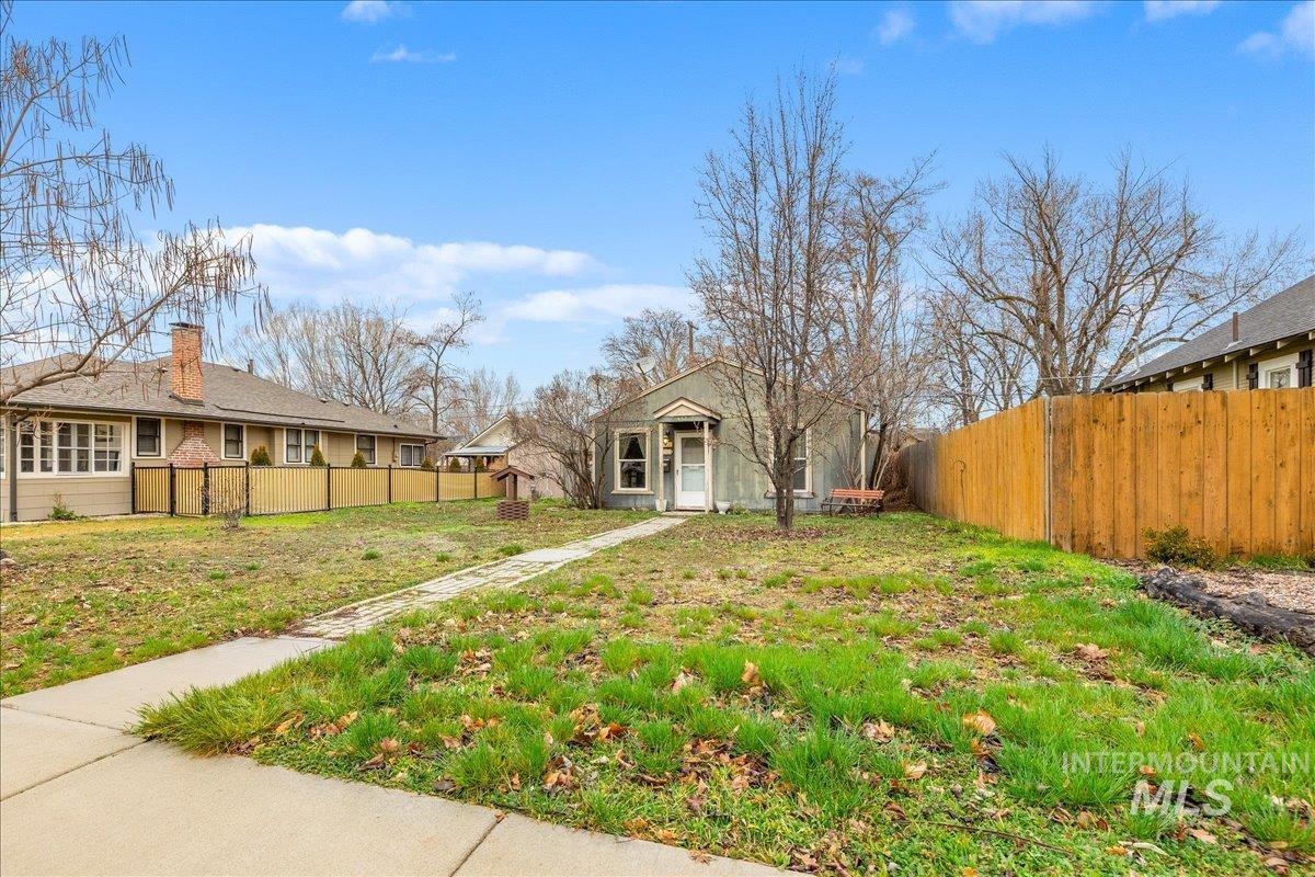 432 E Pine, Meridian, Idaho 83642, 3 Bedrooms, 2 Bathrooms, Residential For Sale, Price $315,000, 98976120