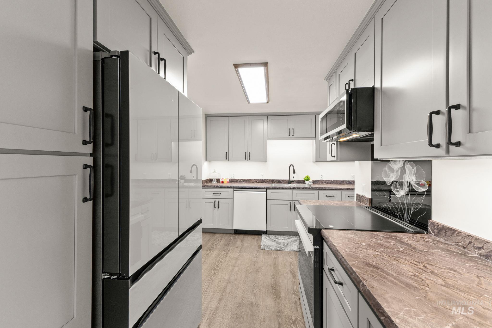 168 N Juniper St, Twin Falls, Idaho 83301, 4 Bedrooms, 2 Bathrooms, Residential For Sale, Price $369,500,MLS 98976121