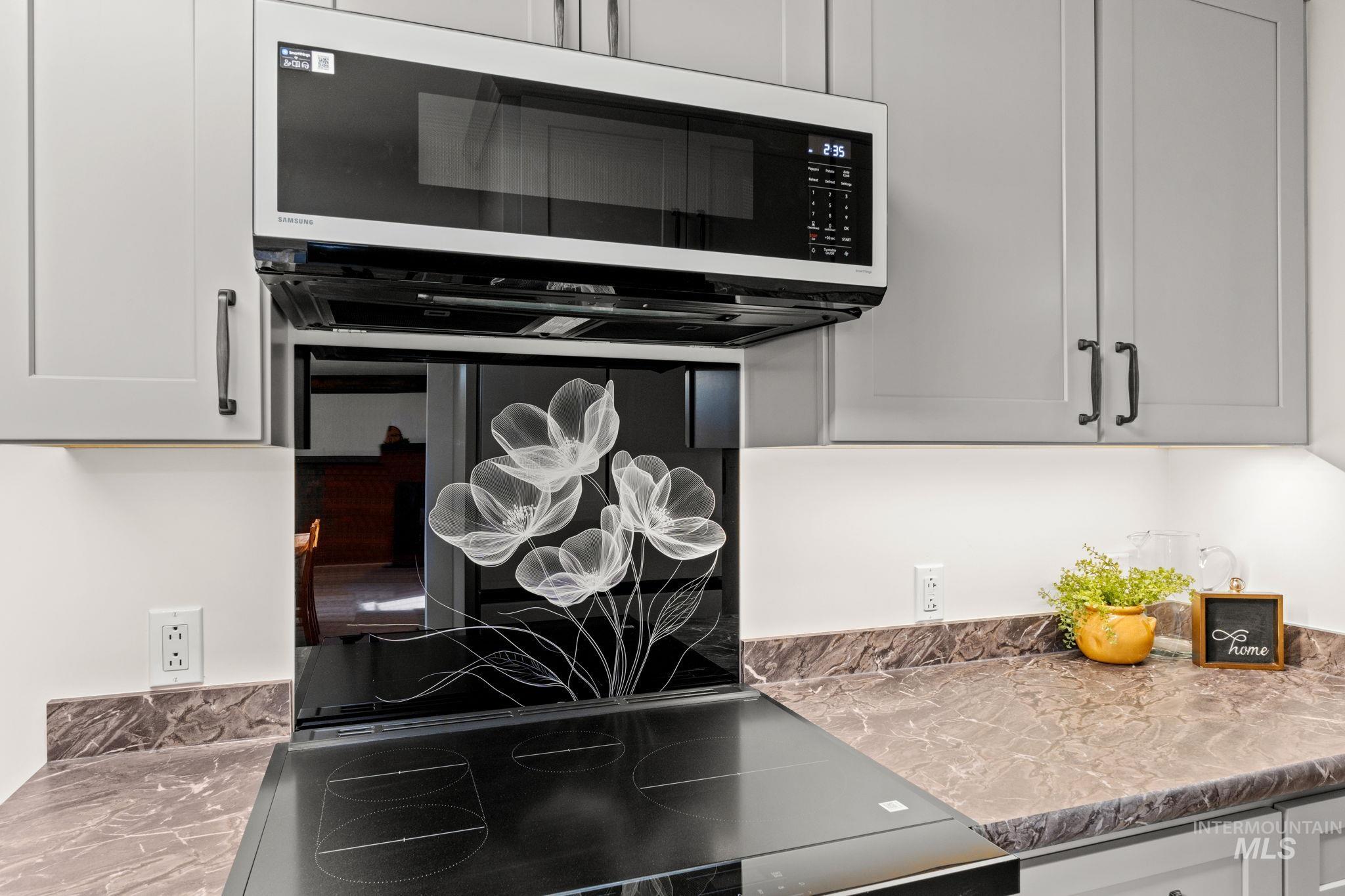 168 N Juniper St, Twin Falls, Idaho 83301, 4 Bedrooms, 2 Bathrooms, Residential For Sale, Price $369,500,MLS 98976121