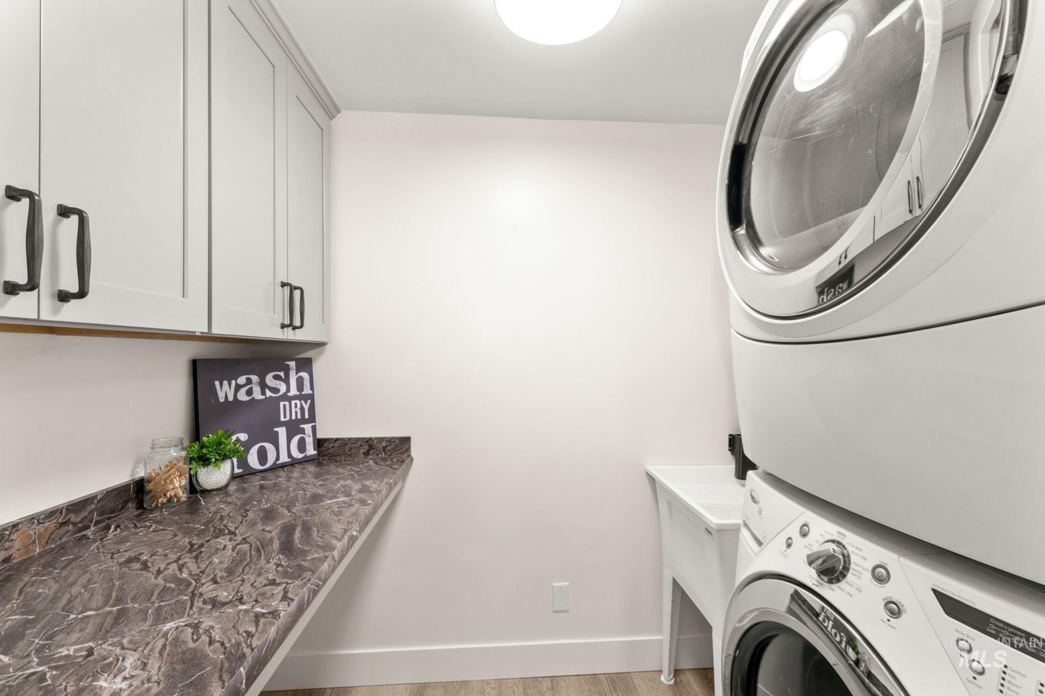 168 N Juniper St, Twin Falls, Idaho 83301, 4 Bedrooms, 2 Bathrooms, Residential For Sale, Price $369,500,MLS 98976121