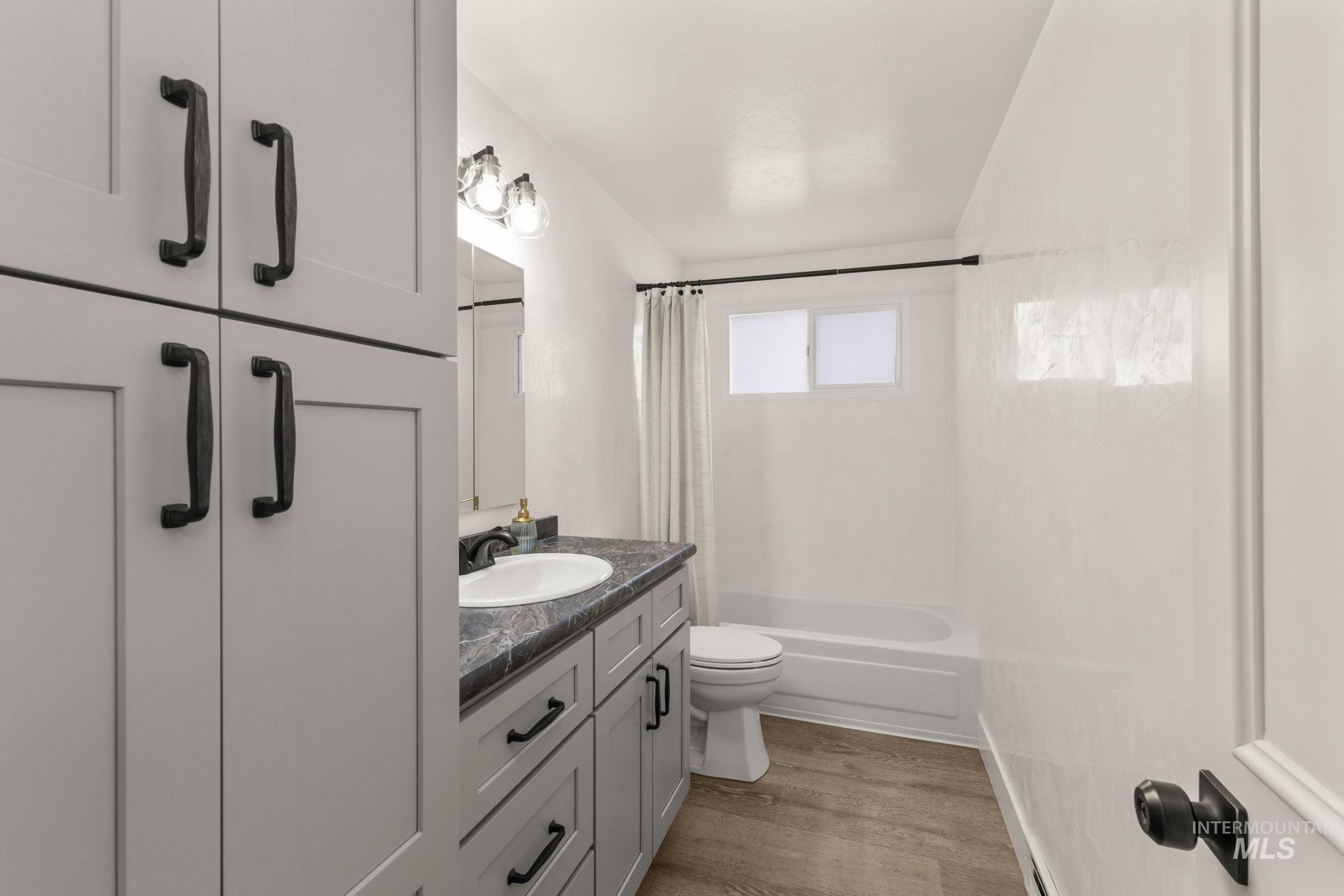 168 N Juniper St, Twin Falls, Idaho 83301, 4 Bedrooms, 2 Bathrooms, Residential For Sale, Price $369,500,MLS 98976121