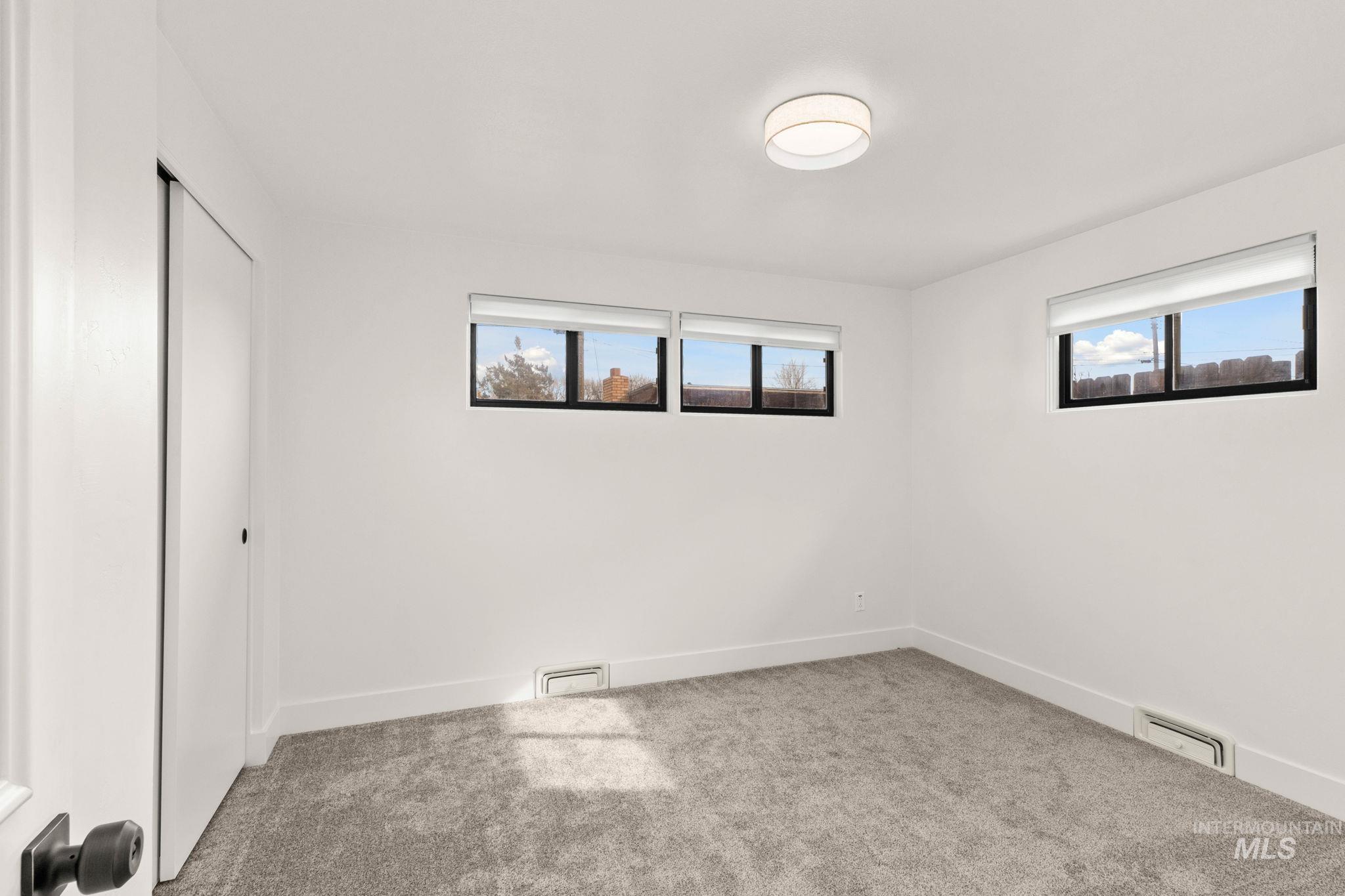 168 N Juniper St, Twin Falls, Idaho 83301, 4 Bedrooms, 2 Bathrooms, Residential For Sale, Price $369,500,MLS 98976121