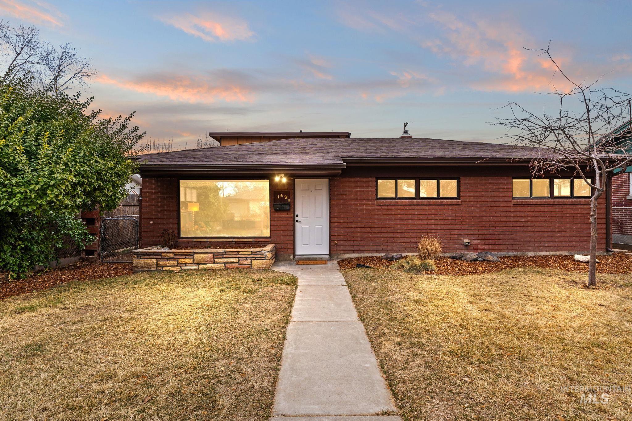 168 N Juniper St, Twin Falls, Idaho 83301, 4 Bedrooms, 2 Bathrooms, Residential For Sale, Price $369,500,MLS 98976121