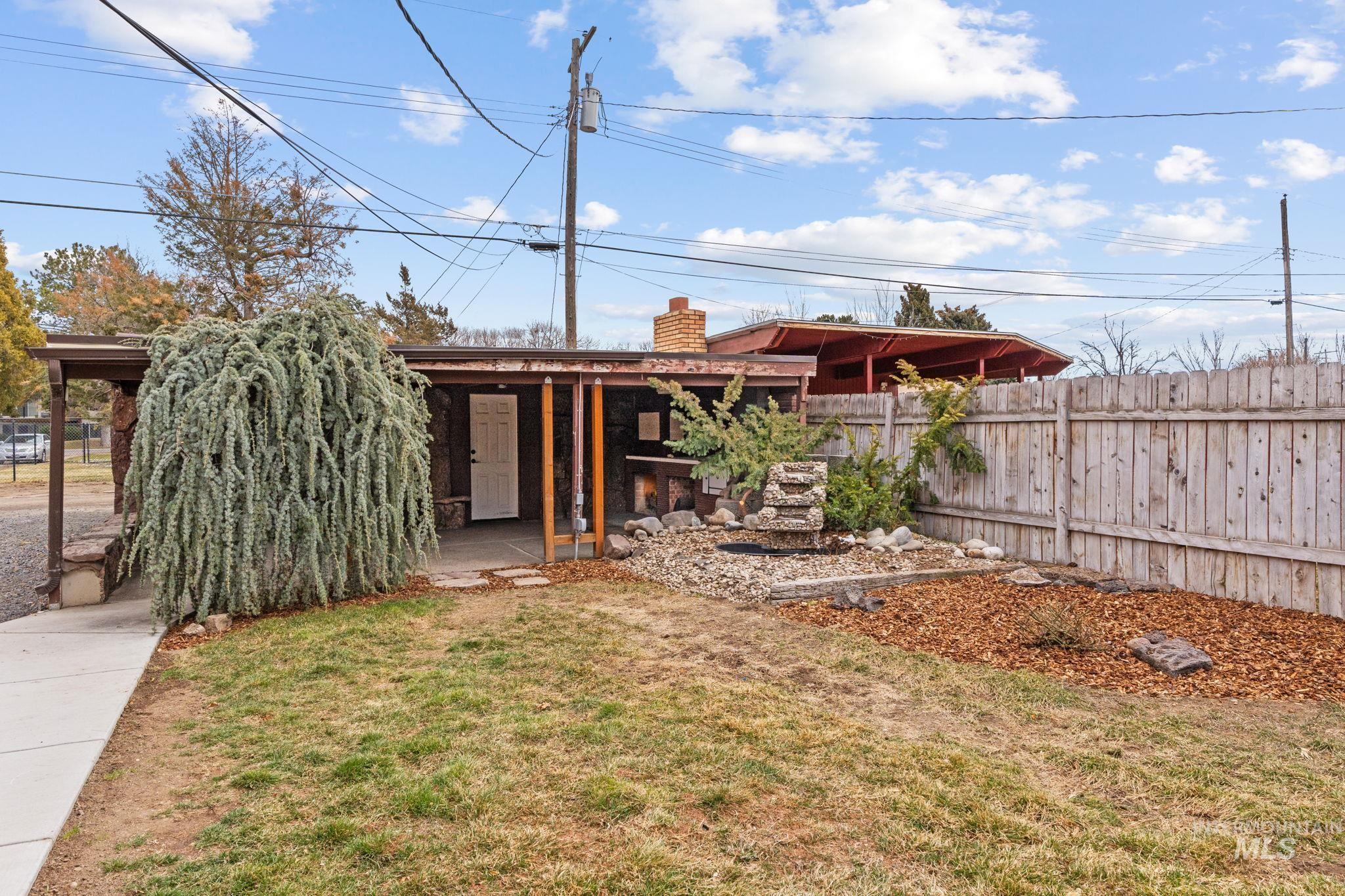 168 N Juniper St, Twin Falls, Idaho 83301, 4 Bedrooms, 2 Bathrooms, Residential For Sale, Price $369,500,MLS 98976121