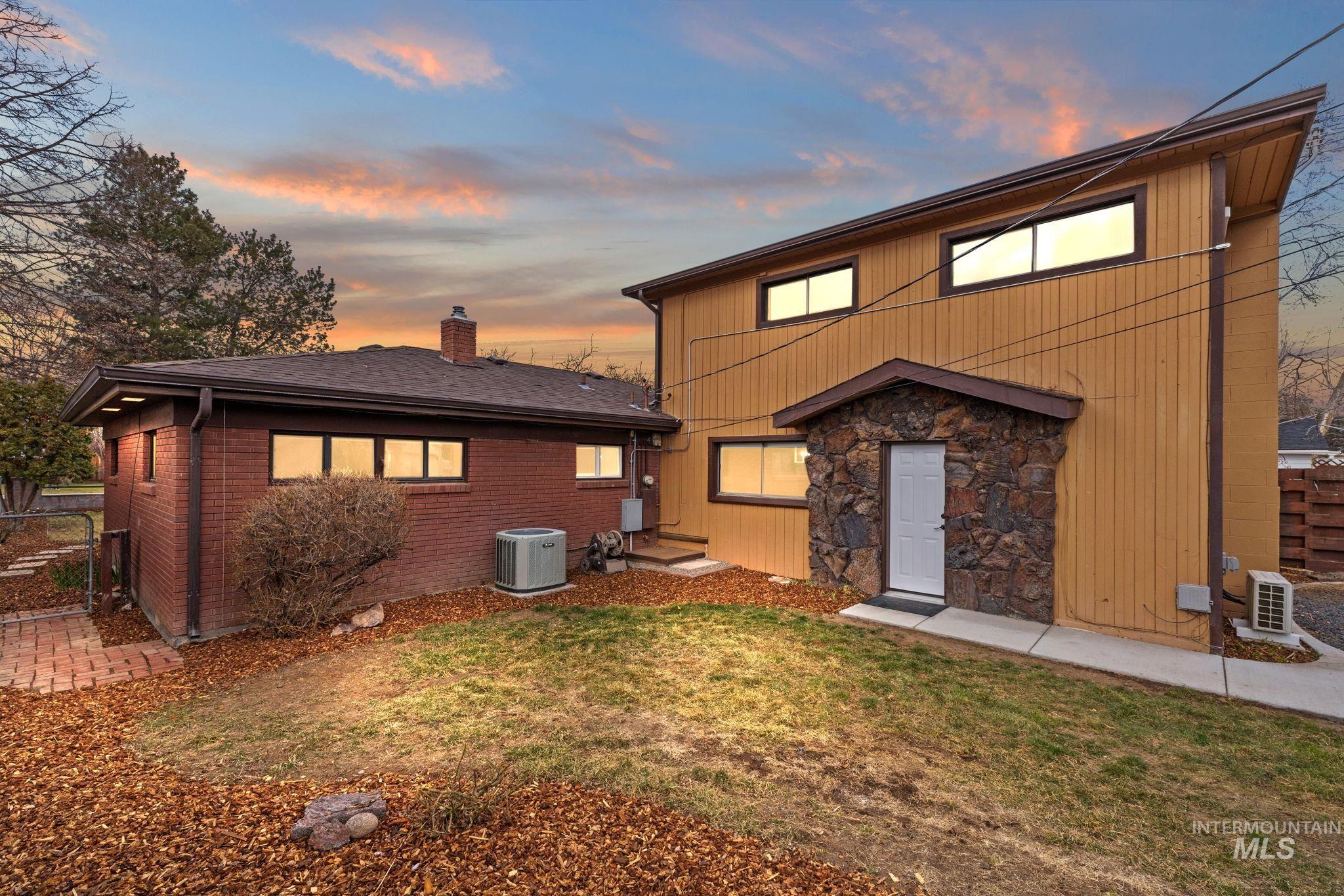 168 N Juniper St, Twin Falls, Idaho 83301, 4 Bedrooms, 2 Bathrooms, Residential For Sale, Price $369,500,MLS 98976121