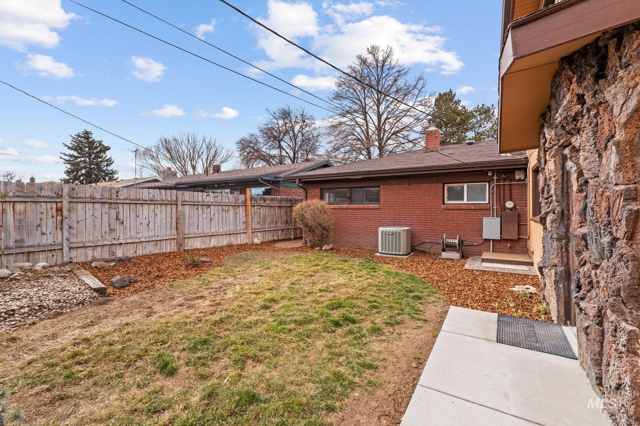 168 N Juniper St, Twin Falls, Idaho 83301, 4 Bedrooms, 2 Bathrooms, Residential For Sale, Price $369,500,MLS 98976121