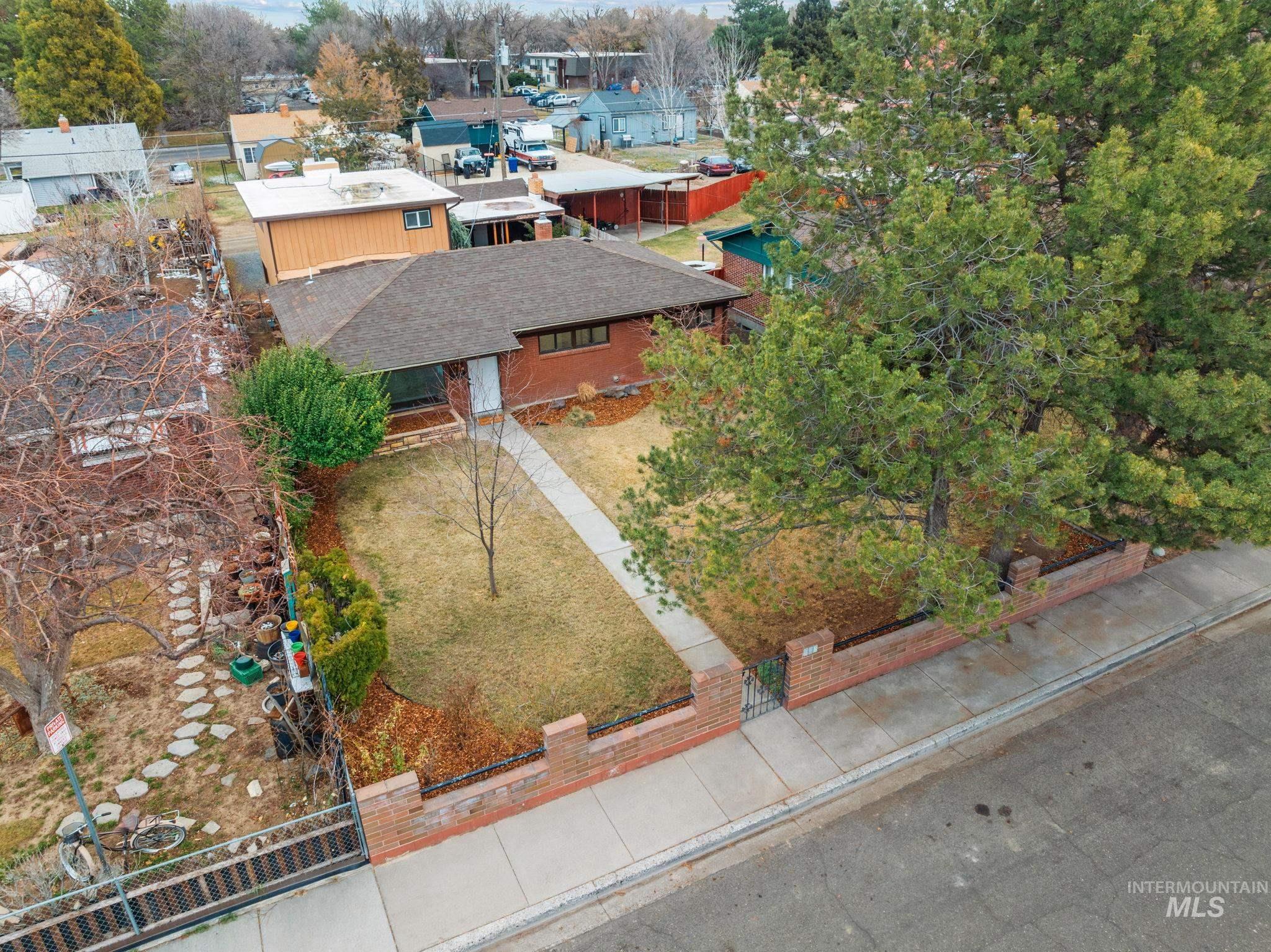 168 N Juniper St, Twin Falls, Idaho 83301, 4 Bedrooms, 2 Bathrooms, Residential For Sale, Price $369,500,MLS 98976121