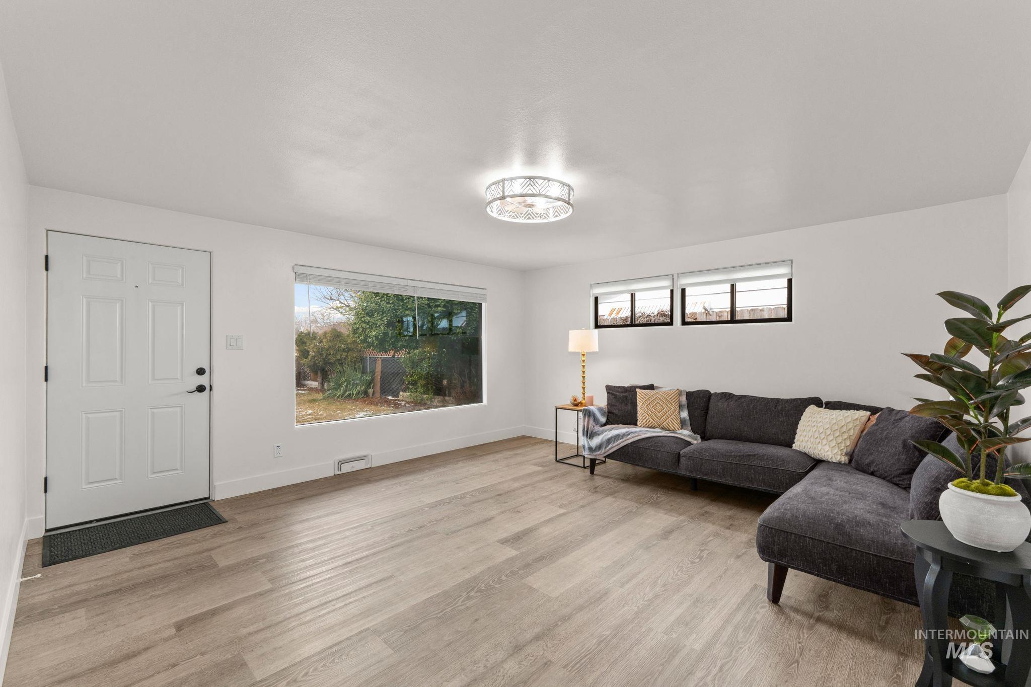 168 N Juniper St, Twin Falls, Idaho 83301, 4 Bedrooms, 2 Bathrooms, Residential For Sale, Price $369,500,MLS 98976121