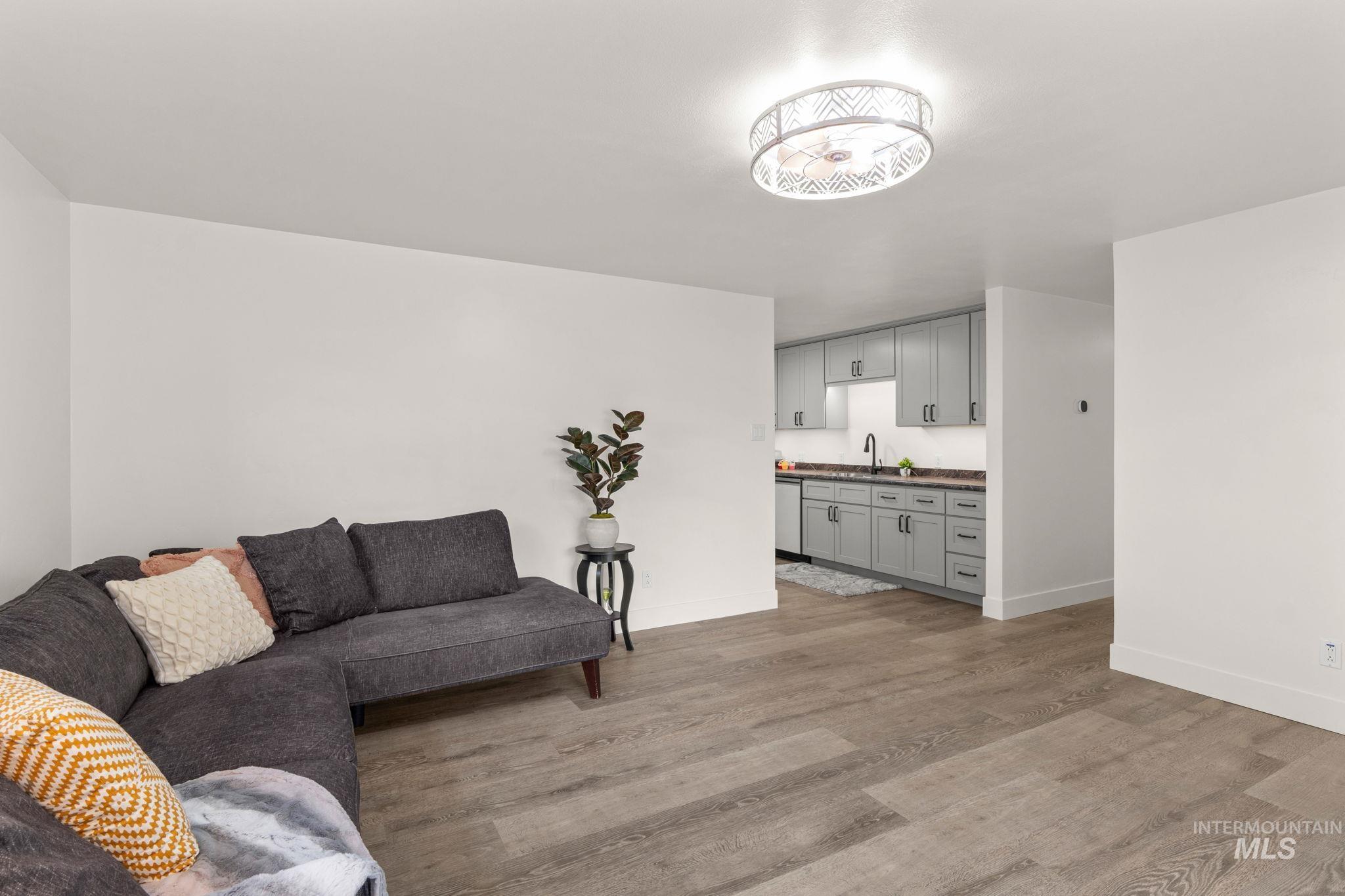 168 N Juniper St, Twin Falls, Idaho 83301, 4 Bedrooms, 2 Bathrooms, Residential For Sale, Price $369,500,MLS 98976121