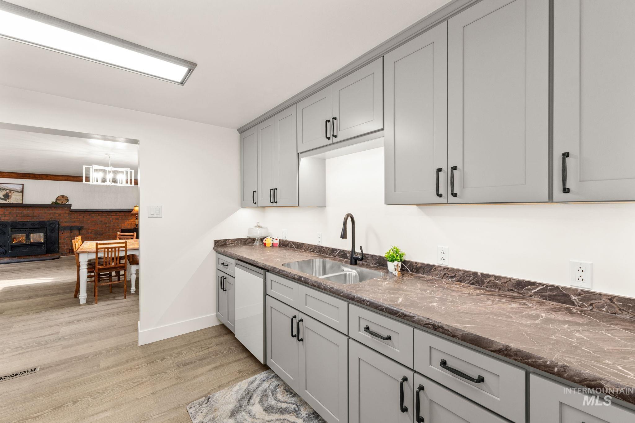 168 N Juniper St, Twin Falls, Idaho 83301, 4 Bedrooms, 2 Bathrooms, Residential For Sale, Price $369,500,MLS 98976121