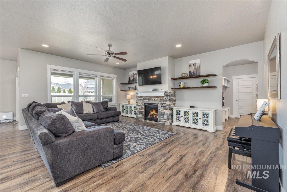 10303 Ryan Peak Dr, Nampa, Idaho 83687, 5 Bedrooms, 2.5 Bathrooms, Residential For Sale, Price $650,000,MLS 98976125