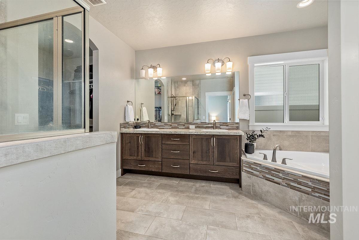 10303 Ryan Peak Dr, Nampa, Idaho 83687, 5 Bedrooms, 2.5 Bathrooms, Residential For Sale, Price $650,000,MLS 98976125