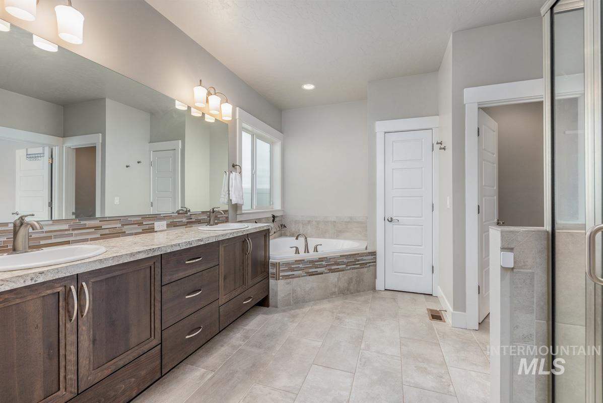 10303 Ryan Peak Dr, Nampa, Idaho 83687, 5 Bedrooms, 2.5 Bathrooms, Residential For Sale, Price $650,000,MLS 98976125