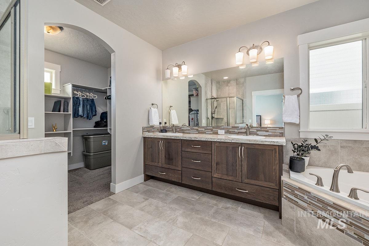 10303 Ryan Peak Dr, Nampa, Idaho 83687, 5 Bedrooms, 2.5 Bathrooms, Residential For Sale, Price $650,000,MLS 98976125