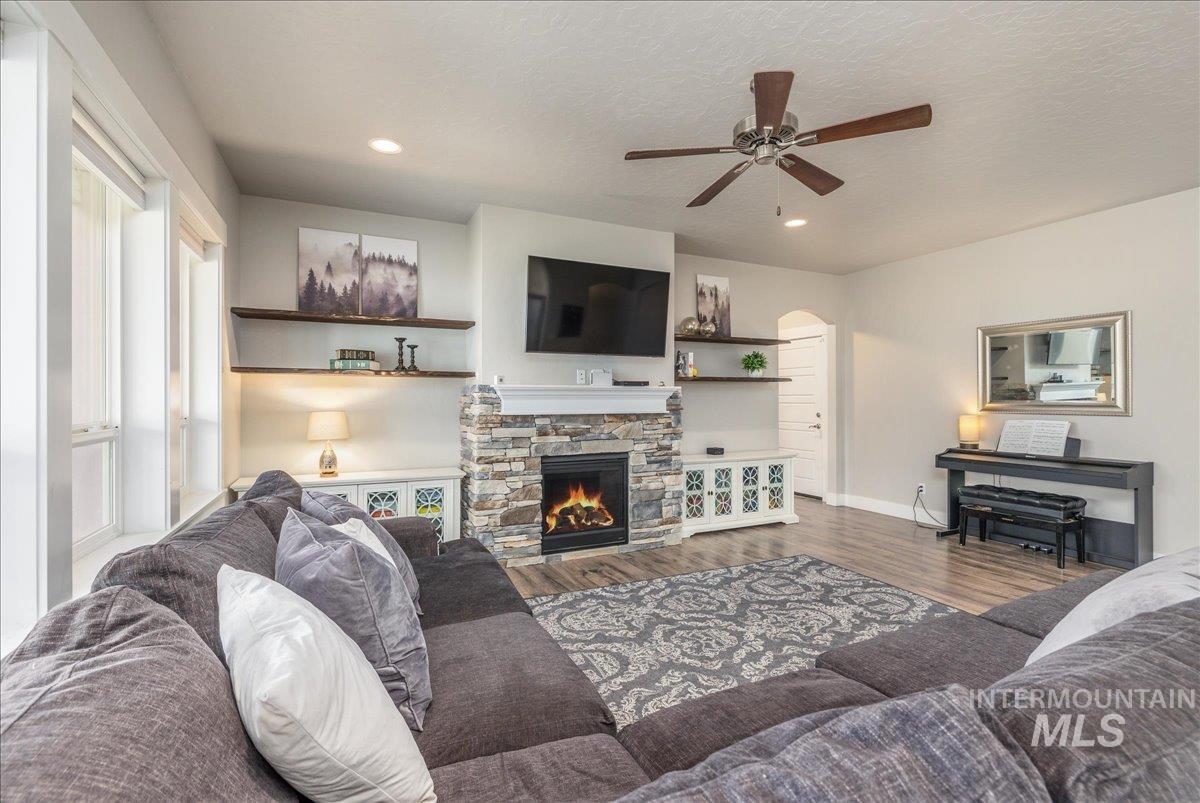 10303 Ryan Peak Dr, Nampa, Idaho 83687, 5 Bedrooms, 2.5 Bathrooms, Residential For Sale, Price $650,000,MLS 98976125