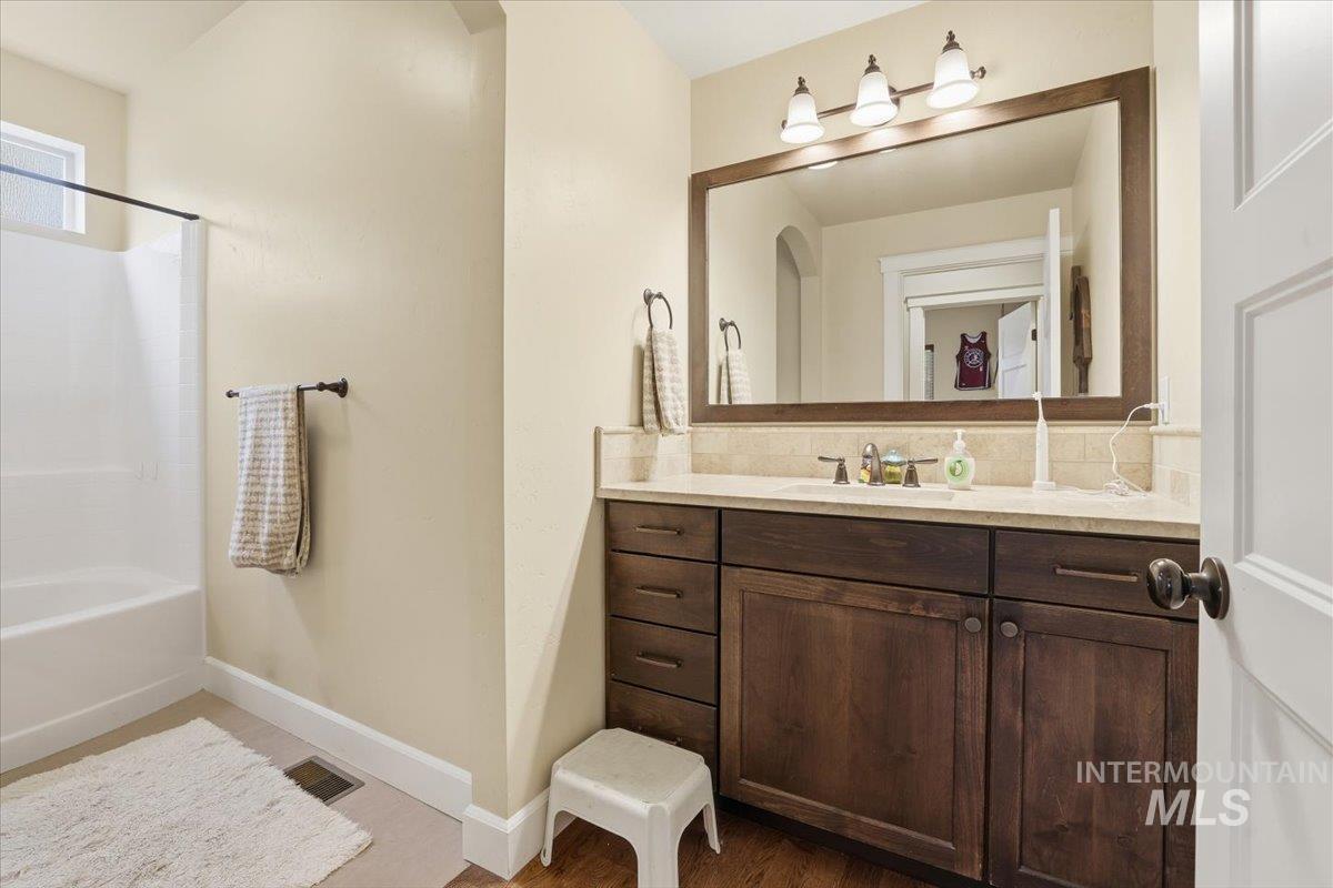 579 W Gable St, Meridian, Idaho 83646, 5 Bedrooms, 3 Bathrooms, Residential For Sale, Price $890,000,MLS 98976126