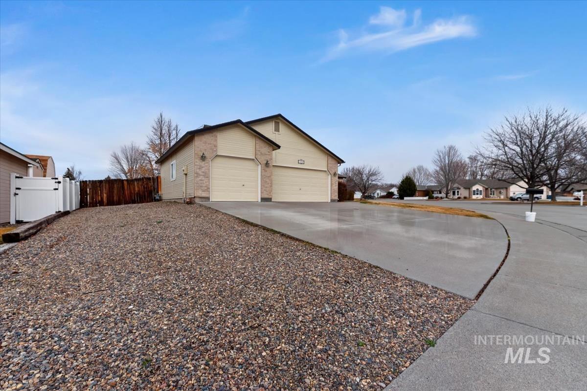 1680 Fairway, Mountain Home, Idaho 83647, 4 Bedrooms, 2.5 Bathrooms, Residential For Sale, Price $499,000,MLS 98976129