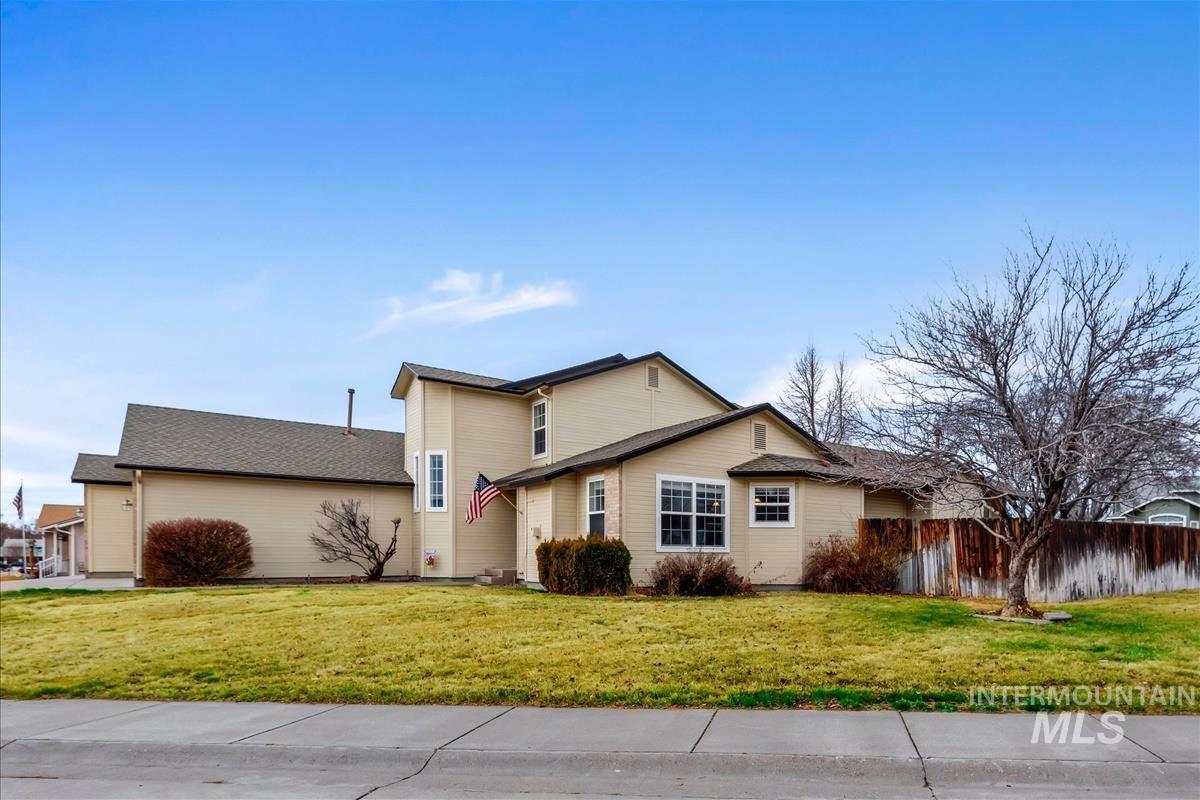 1680 Fairway, Mountain Home, Idaho 83647, 4 Bedrooms, 2.5 Bathrooms, Residential For Sale, Price $499,000,MLS 98976129