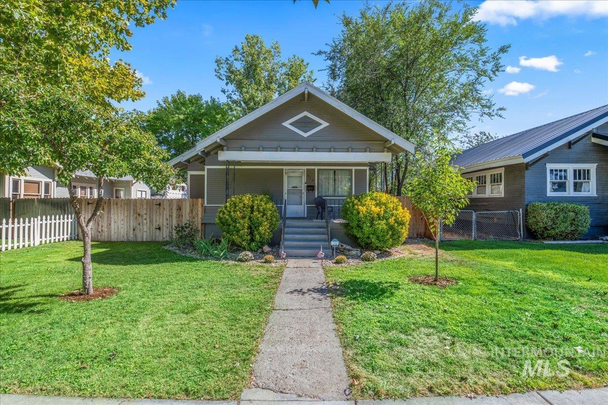 512 9th Ave S, Nampa, Idaho 83651, 5 Bedrooms, 2 Bathrooms, Residential For Sale, Price $375,000,MLS 98976132