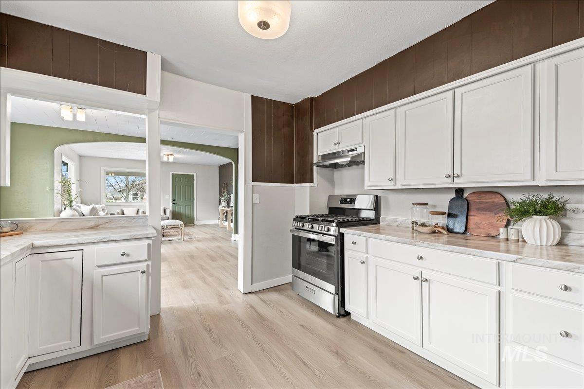 512 9th Ave S, Nampa, Idaho 83651, 5 Bedrooms, 2 Bathrooms, Residential For Sale, Price $375,000,MLS 98976132