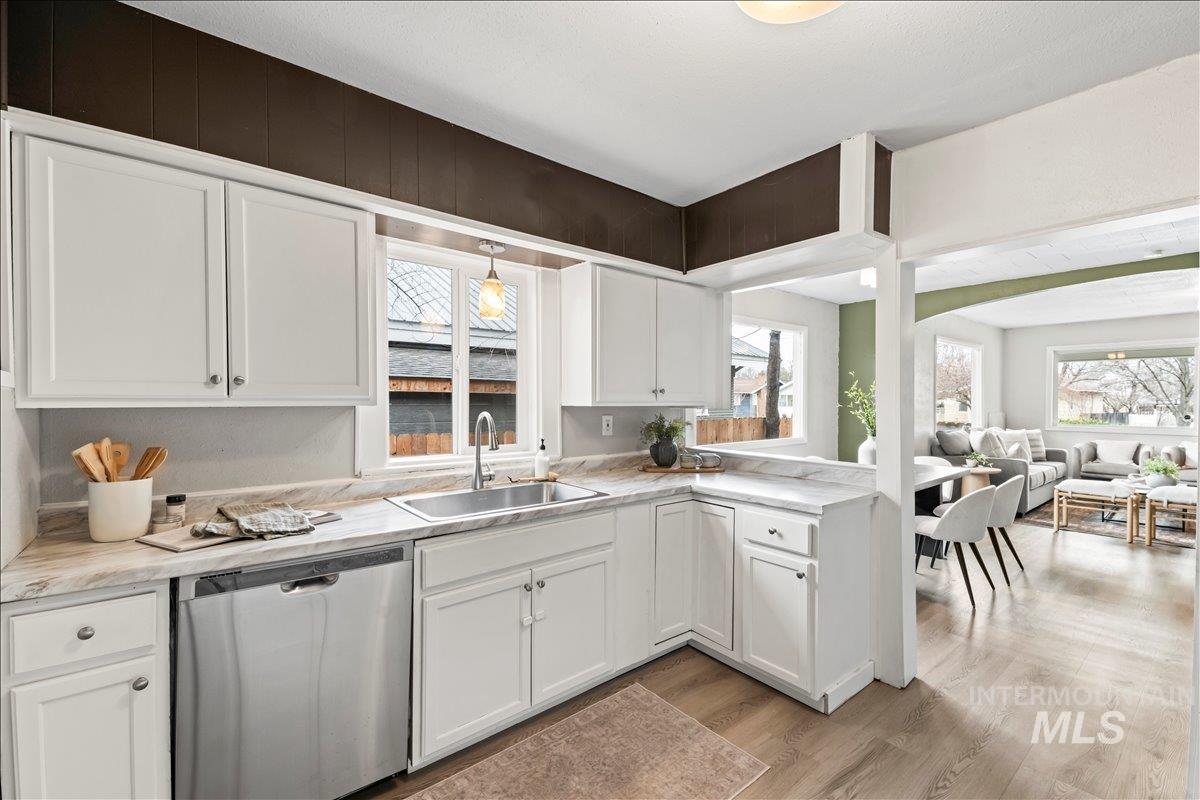 512 9th Ave S, Nampa, Idaho 83651, 5 Bedrooms, 2 Bathrooms, Residential For Sale, Price $375,000,MLS 98976132