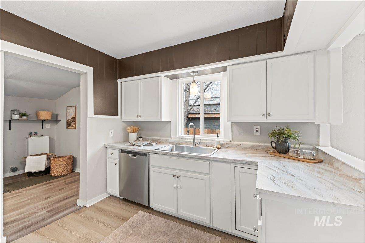 512 9th Ave S, Nampa, Idaho 83651, 5 Bedrooms, 2 Bathrooms, Residential For Sale, Price $375,000,MLS 98976132