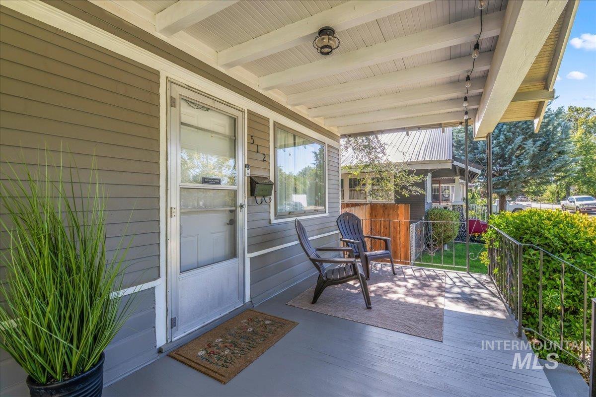 512 9th Ave S, Nampa, Idaho 83651, 5 Bedrooms, 2 Bathrooms, Residential For Sale, Price $375,000,MLS 98976132