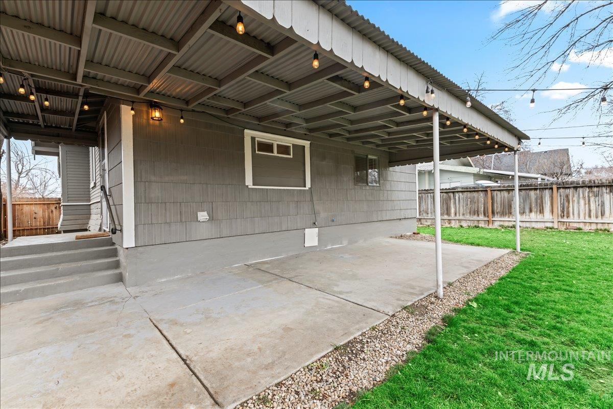 512 9th Ave S, Nampa, Idaho 83651, 5 Bedrooms, 2 Bathrooms, Residential For Sale, Price $375,000,MLS 98976132